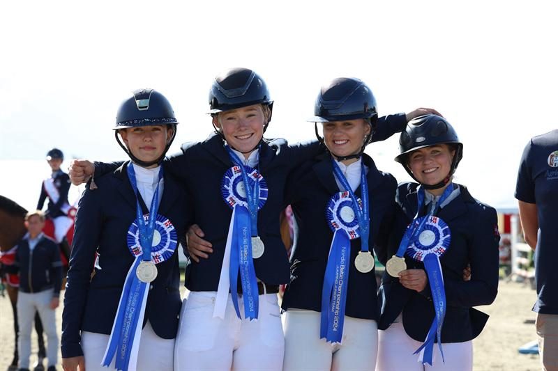 Bertine and teammates with silver medals at the Nordic-Baltic Championships