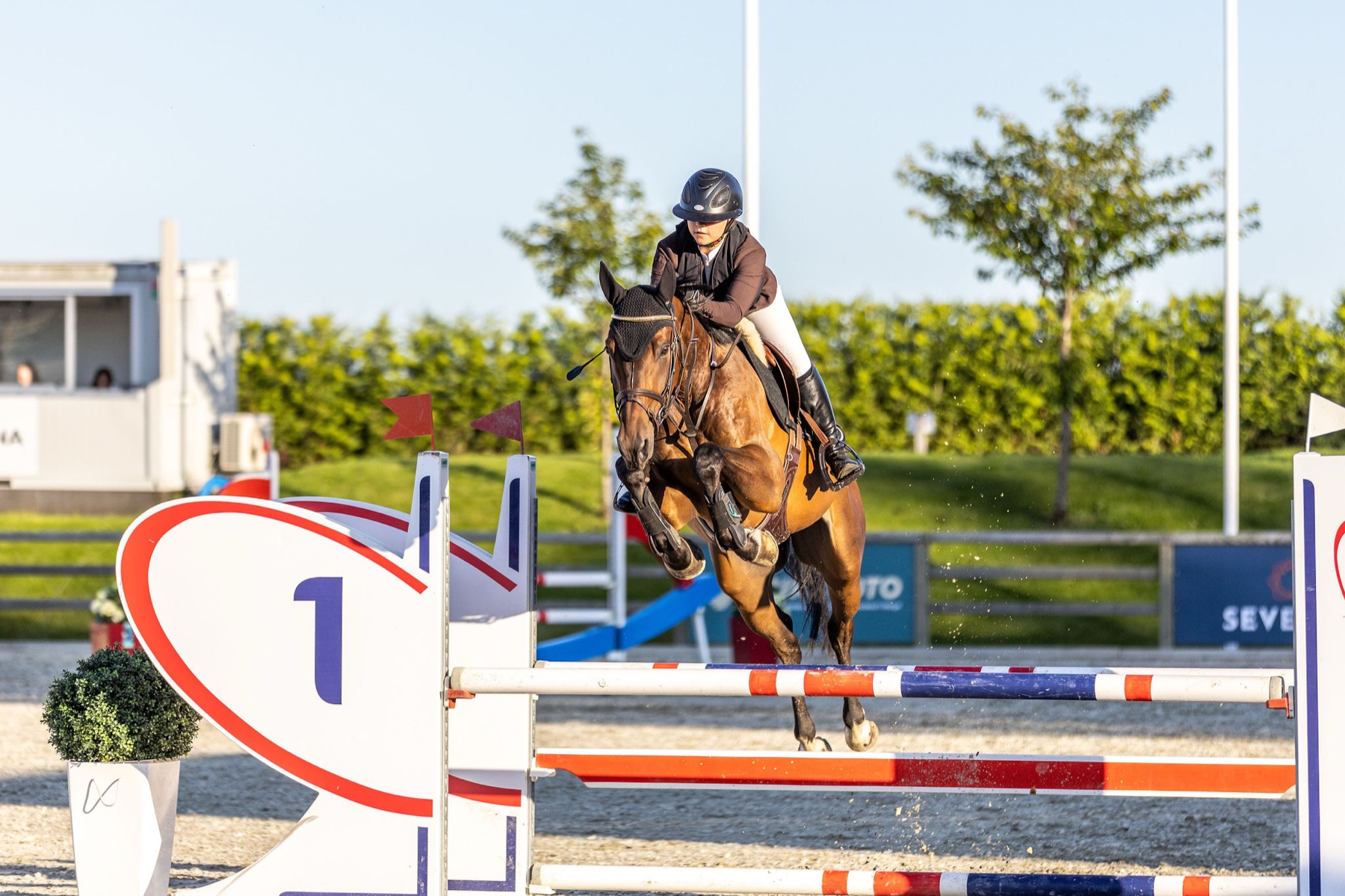 Bertine Skogly competing at a show jumping event